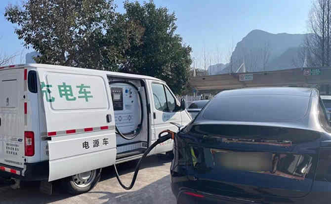 阜康汽车搭电